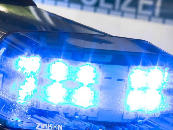 Blaulicht: Wuppertal: Erneut werfen Jugendliche Steine von der Nordbahntrasse auf fahrende Autos