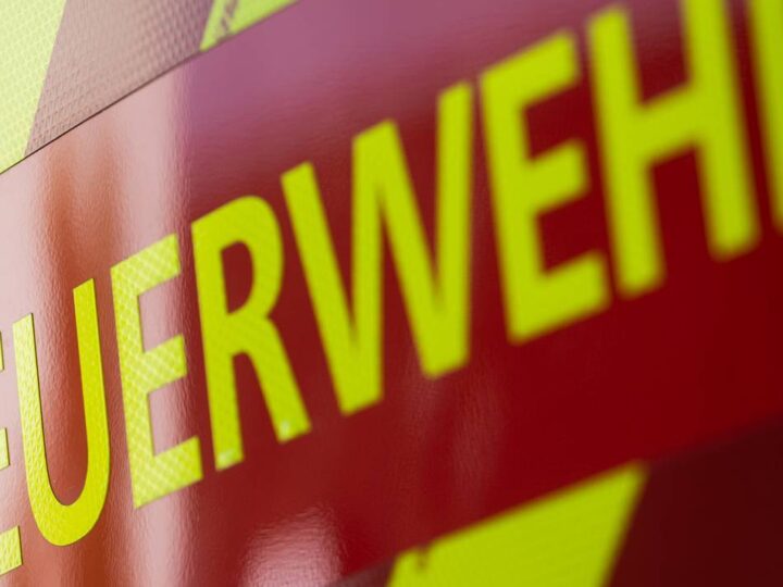 Blaulicht: Auto brennt in Wuppertal-Vohwinkel